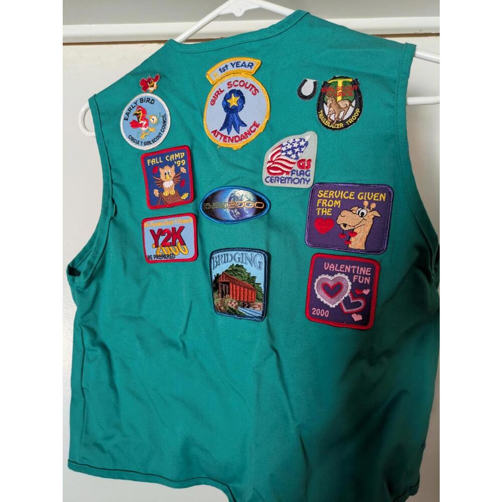 VINTAGE GIRL SCOUT SET w/ patches